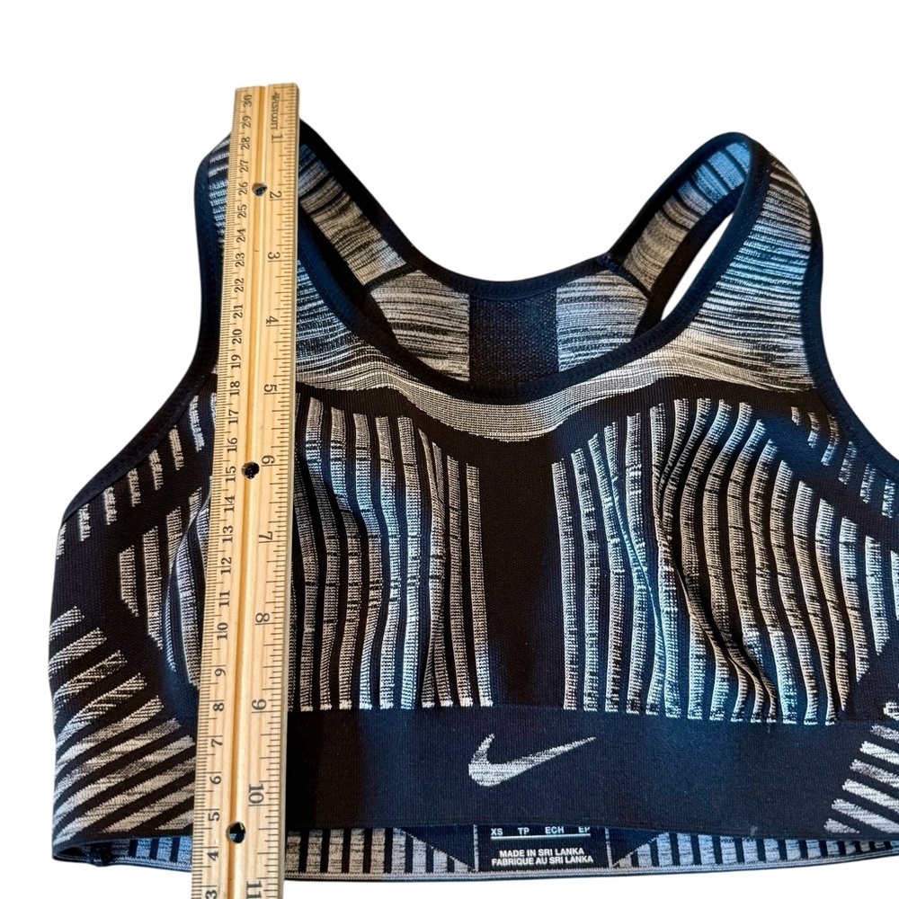 Nike Pro Indy Flyknit Seamless Sports Bra XS Black Gray‎ Stripe AJ4047-014 - Picture 9 of 13